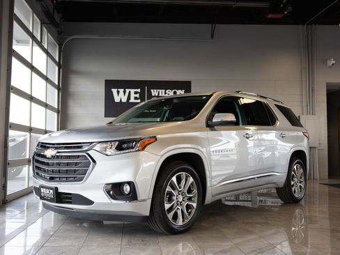 Used 2021 Chevrolet Traverse Premier AWD/4WD image 2