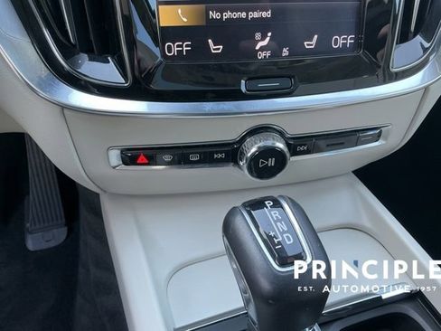 Used 2019 Volvo S60 T5 Momentum w/ Premium Package image 19