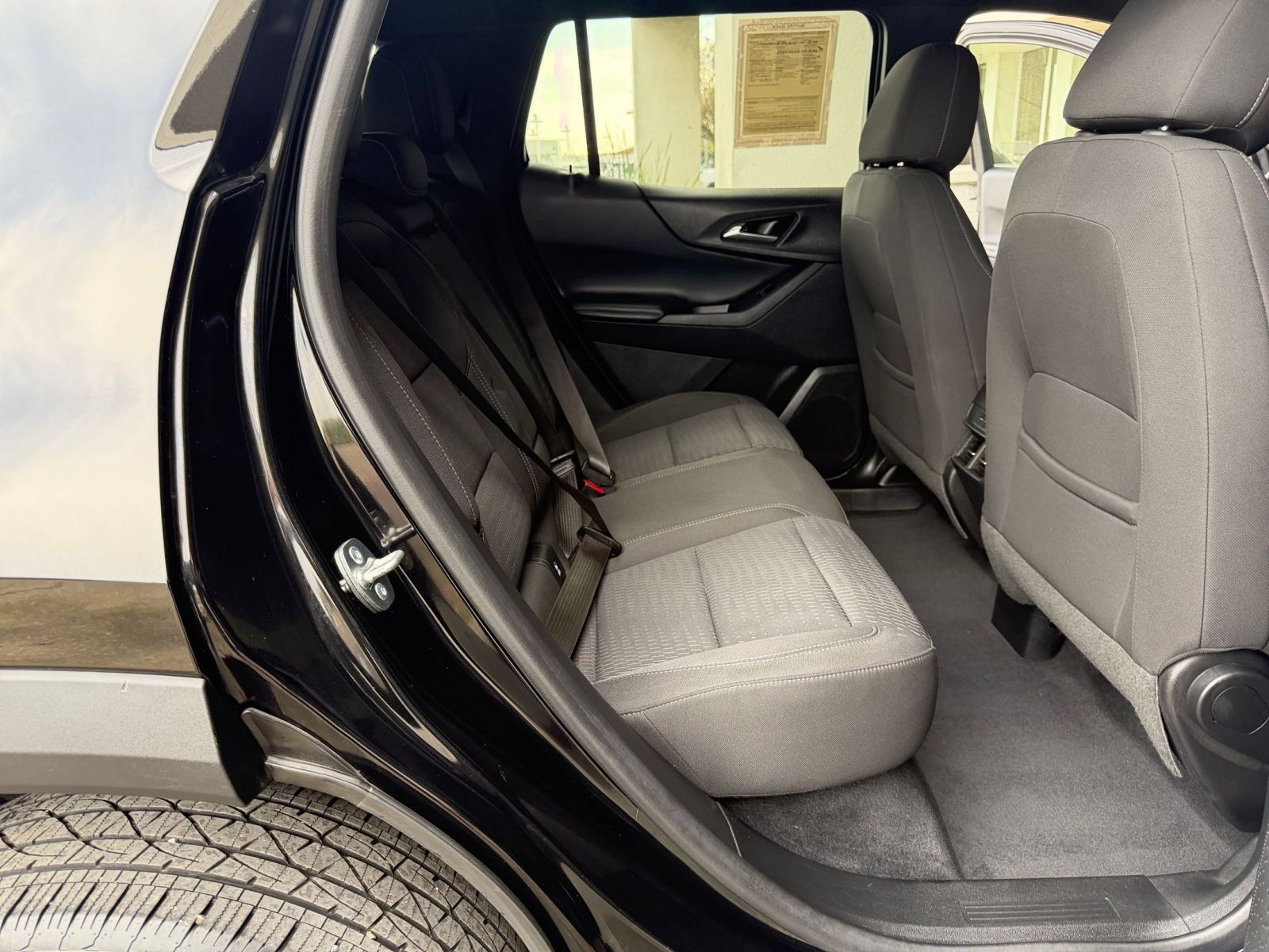 Used 2025 Chevrolet Equinox LT FWD image 26