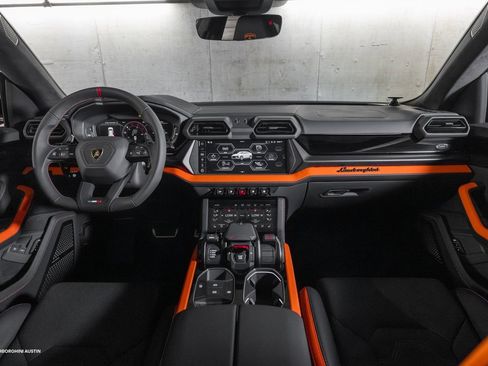 Used 2025 Lamborghini Urus SE image 2
