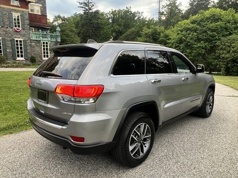 Used 2019 Jeep Grand Cherokee Limited w/ Luxury Group II AWD/4WD image 10