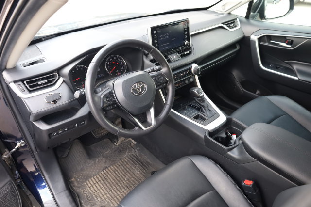 Used 2021 Toyota RAV4 XLE Premium AWD/4WD image 11