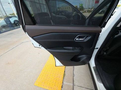 Used 2023 Nissan Rogue Platinum w/ Platinum Premium Package FWD image 23