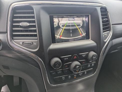 Used 2020 Jeep Grand Cherokee Laredo RWD image 19