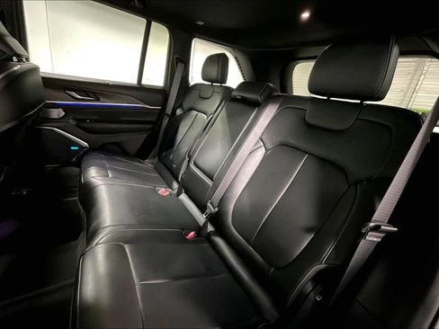 Used 2022 Jeep Grand Cherokee Overland w/ Adv Protech Group III AWD/4WD image 33