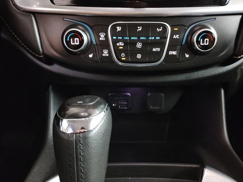 Used 2020 Chevrolet Traverse RS AWD/4WD image 36