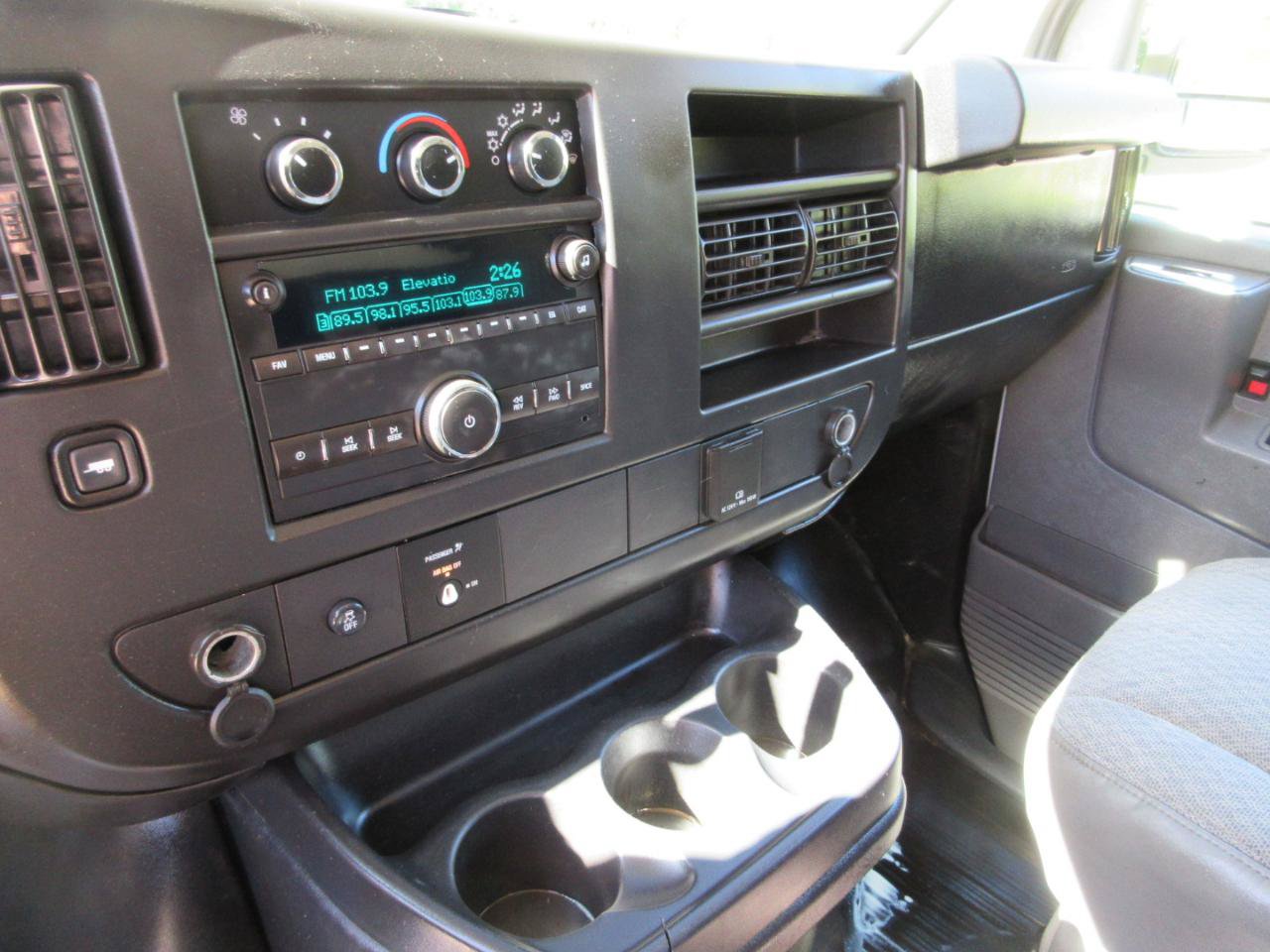 Used 2016 Chevrolet Express 3500 Extended RWD image 30