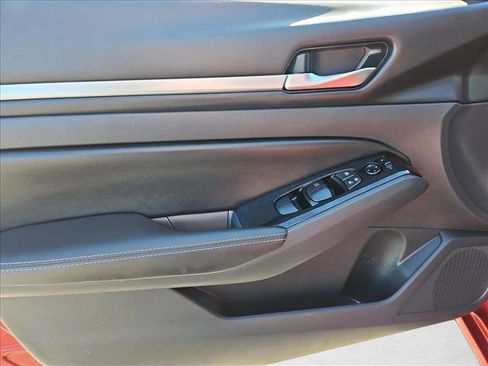 Used 2023 Nissan Altima 2.5 SV image 10