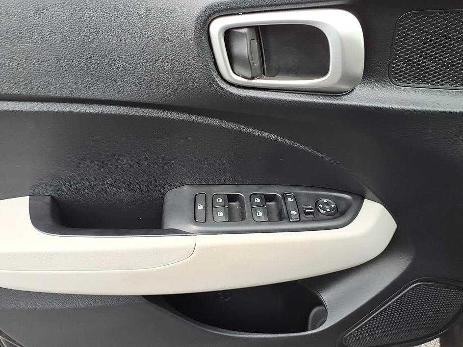 Used 2026 Hyundai Venue SEL FWD image 11