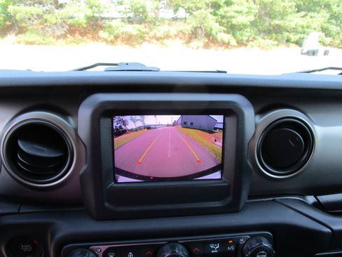 Used 2018 Jeep Wrangler Unlimited Sport S image 13