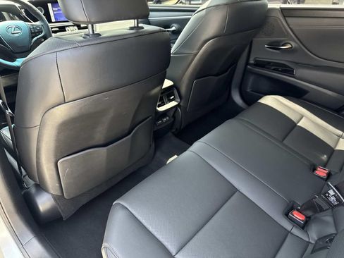 Used 2025 Lexus ES 300h w/ Premium Package FWD image 11