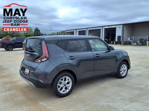 Used 2025 Kia Soul LX w/ LX Technology Package FWD image 3