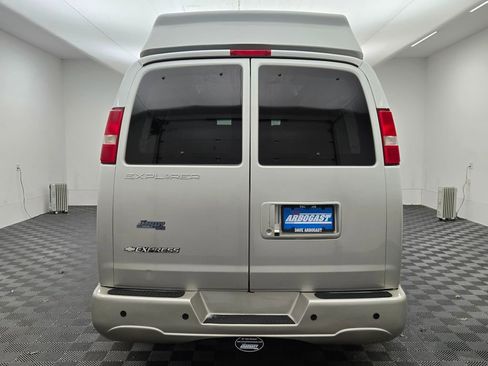 Used 2018 Chevrolet Express 2500 w/ Enhanced Convenience Package image 10