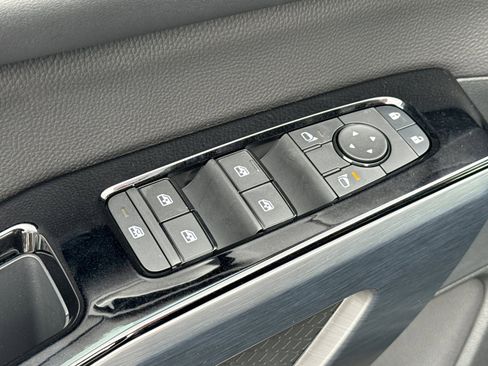 New 2025 Nissan Pathfinder SL image 13