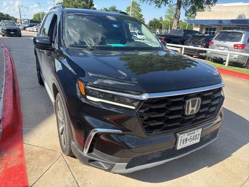 Certified 2024 Honda Pilot Touring image 3