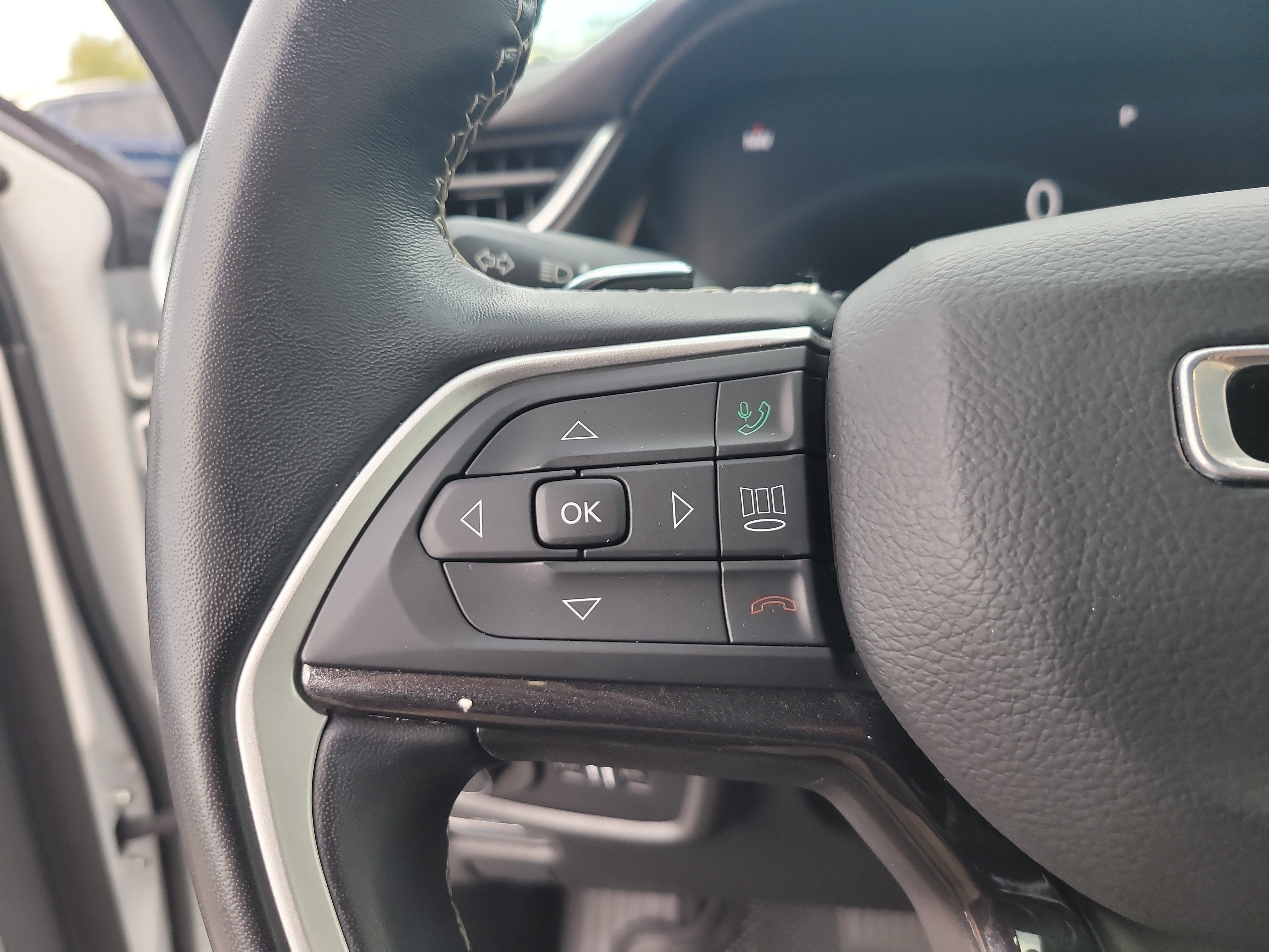Used 2022 Jeep Grand Cherokee Altitude AWD/4WD image 27