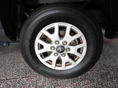 Used 2024 Toyota Tacoma SR5 AWD/4WD image 28