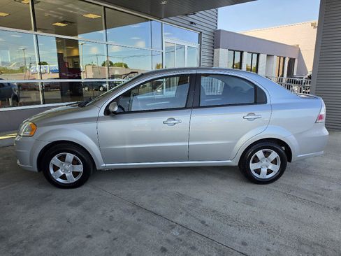 Used 2011 Chevrolet Aveo LT FWD image 2