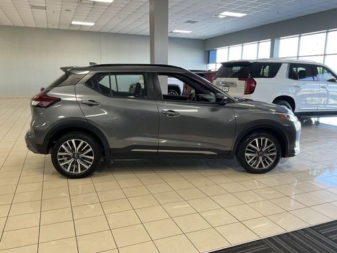 Used 2024 Nissan Kicks SR image 7