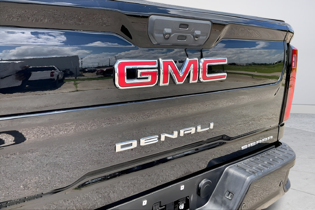 Used 2024 GMC Sierra 3500 Denali w/ Denali Reserve Package AWD/4WD image 27