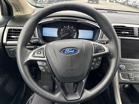 Used 2019 Ford Fusion SE image 14