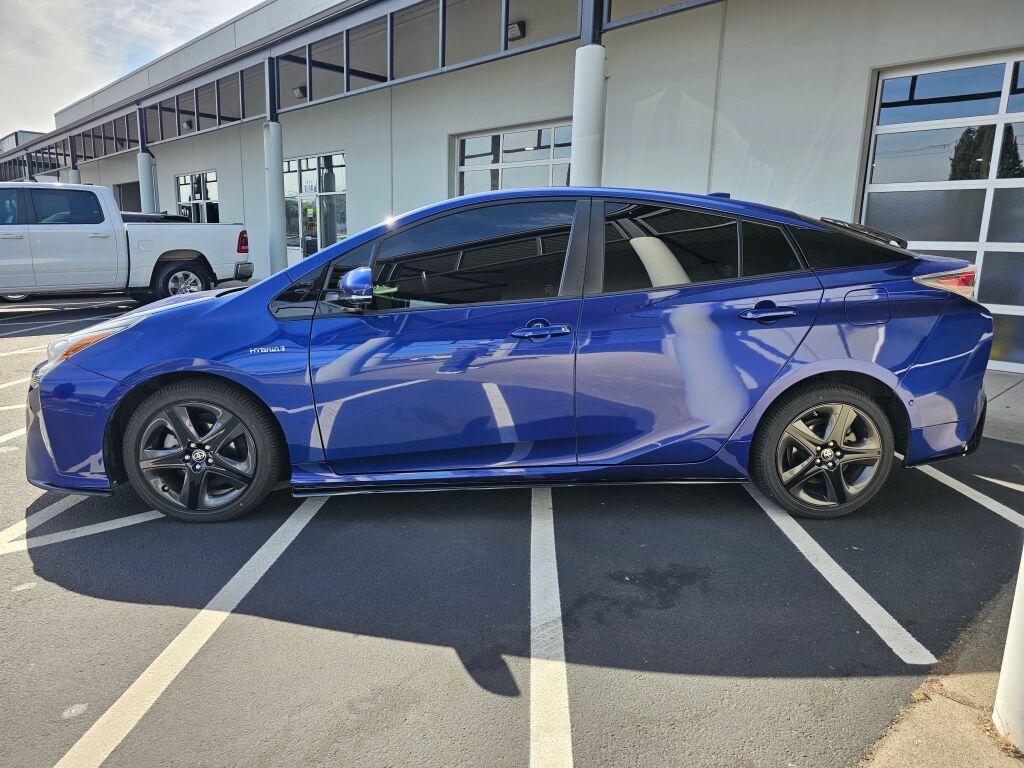Used 2018 Toyota Prius Four Touring w/ Appearance Package FWD image 2