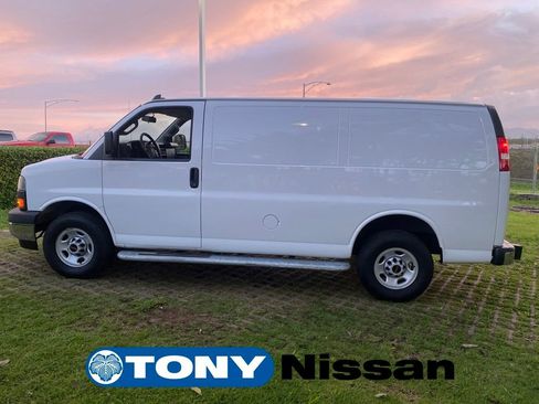 Used 2023 GMC Savana 2500 w/ Driver Convenience Package image 4