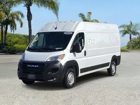 Used 2025 RAM ProMaster 3500 w/ Convenience Group FWD image 2