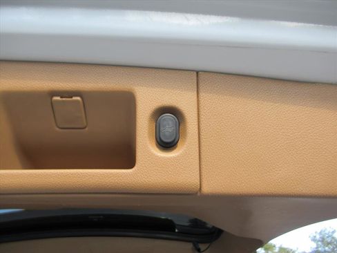 Used 2017 Cadillac Escalade Platinum image 40