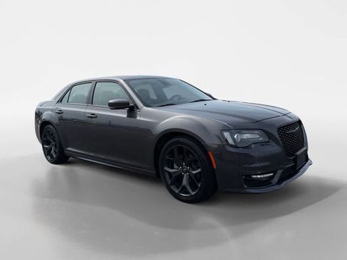 Used 2022 Chrysler 300 Touring L RWD image 7