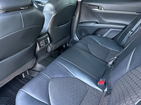 Used 2022 Toyota Camry XSE FWD image 9