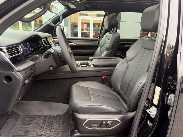 Used 2023 Jeep Wagoneer Series II AWD/4WD image 13
