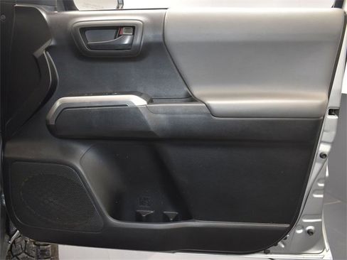 Used 2022 Toyota Tacoma SR5 w/ Technology Package image 13