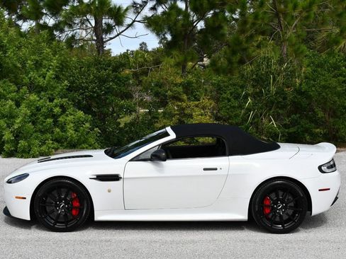 Used 2017 Aston Martin V12 Vantage S RWD image 28