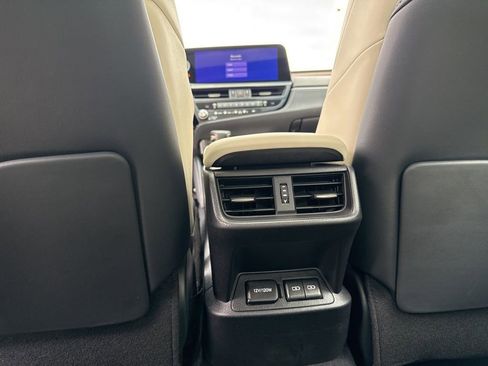 Certified 2024 Lexus ES 300h w/ Luxury Package image 19