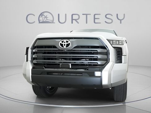 New 2025 Toyota Tundra Limited AWD/4WD image 24