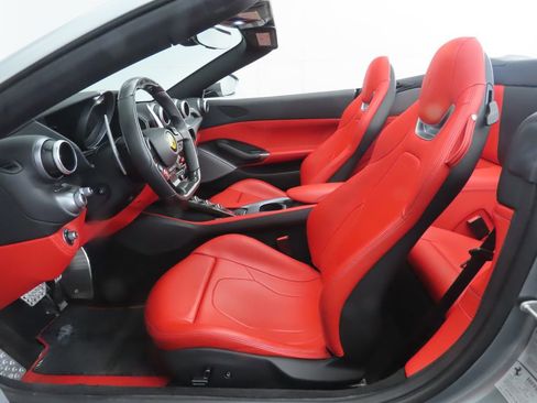 Used 2019 Ferrari Portofino image 27