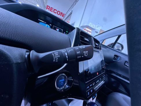 Used 2017 Toyota Prius Four Touring w/ Premium Convenience Package FWD image 19