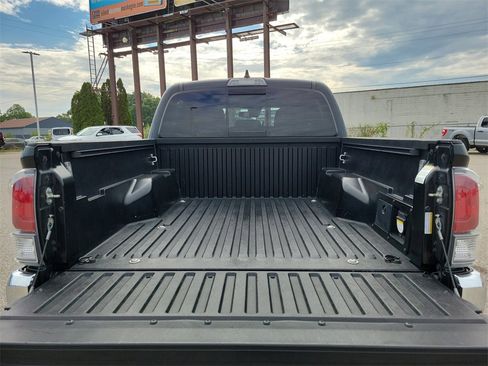 Used 2021 Toyota Tacoma 4x4 Double Cab image 8