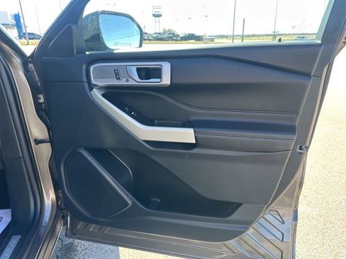 Used 2021 Ford Explorer Limited w/ Equipment Group 301A image 10