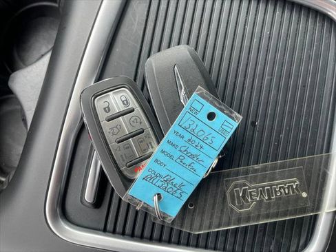 Used 2024 Chrysler Pacifica Touring-L image 10