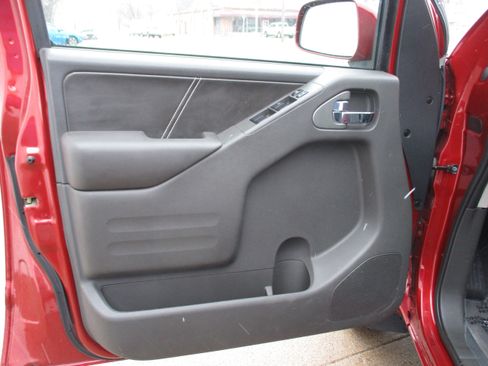 Used 2020 Nissan Frontier PRO-4X image 11