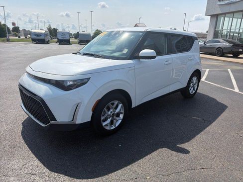Used 2024 Kia Soul LX w/ Option Group 015 FWD image 8