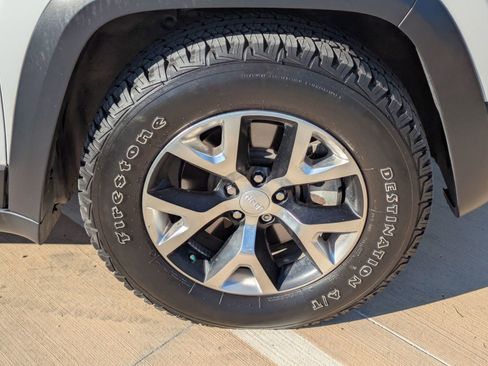 Used 2017 Jeep Cherokee Trailhawk w/ Comfort/Convenience Group image 29