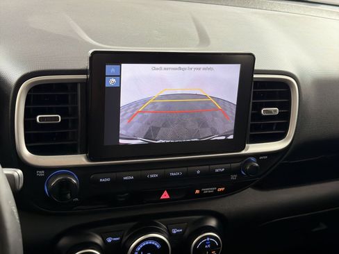 Used 2023 Hyundai Venue SEL FWD image 19