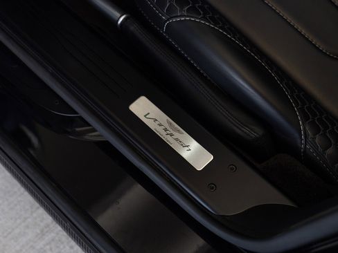 Used 2015 Aston Martin Vanquish Volante RWD image 44