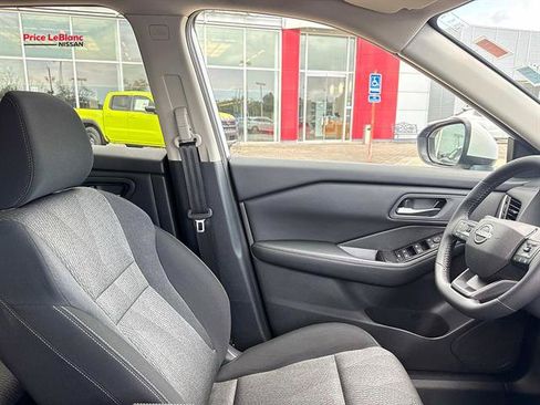 Used 2026 Nissan Rogue SV w/ Cold Weather Package FWD image 9