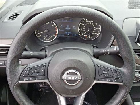 Used 2024 Nissan Altima 2.5 SV image 16