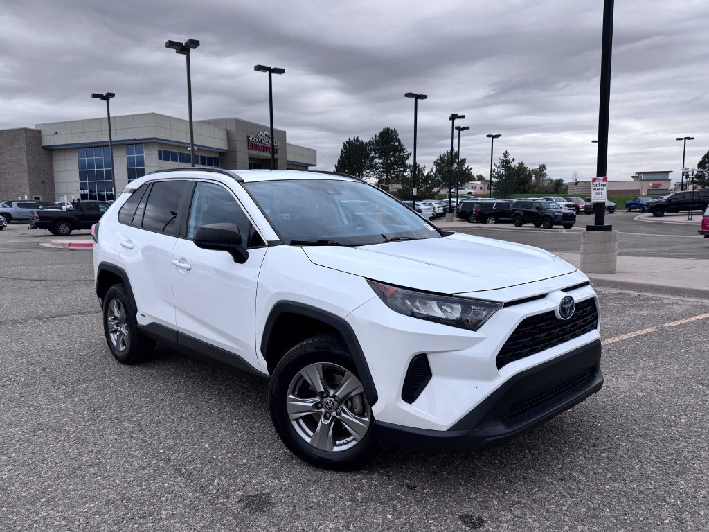 Used 2022 Toyota RAV4 LE AWD/4WD image 2