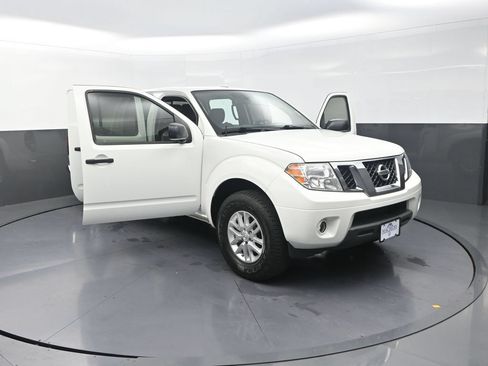 Used 2017 Nissan Frontier SV RWD image 30